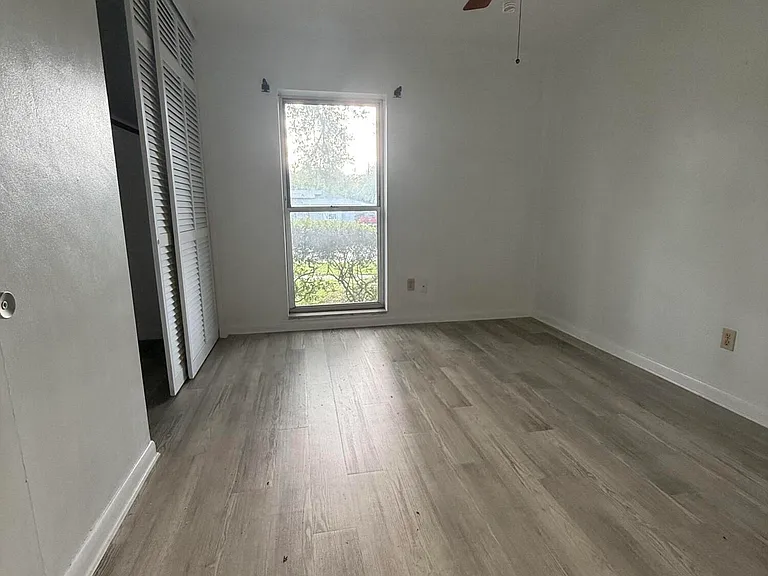 1032 Frost Ln — Photo 14