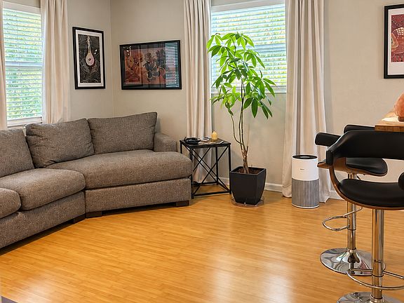 2nd image of 225 8th Ave NE #1/2