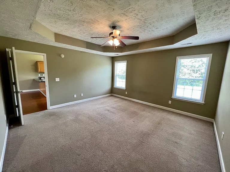 1030 Coral Dr — Photo 7