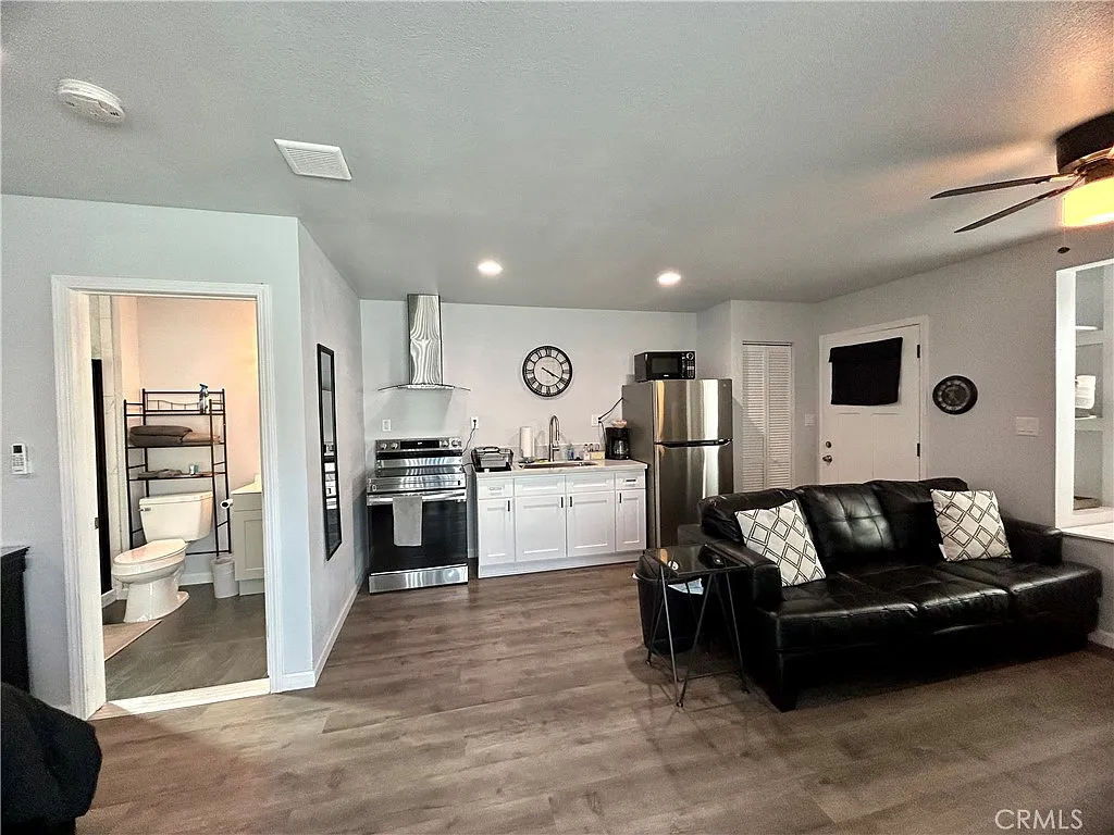 1 bed, 500 sqft, $1,950 — Photo 4