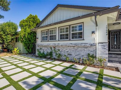 19644 Victory Blvd, Reseda, CA, 91335