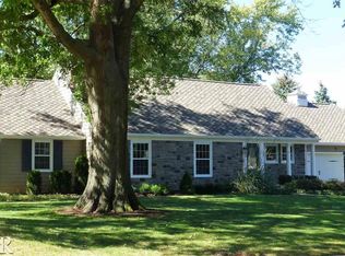 7 Thomas Dr, Normal, IL 61761