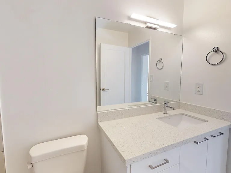 70 Roehampton Ave — Photo 6