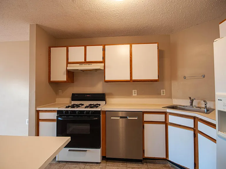 15 Prestwick Way — Photo 13