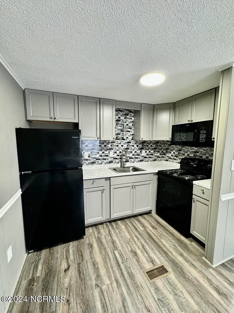 1 bed, 1.0 bath, $800 — Photo 2