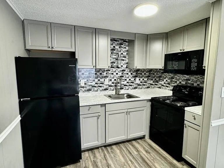 3601 Rose Rd #B — Photo 2