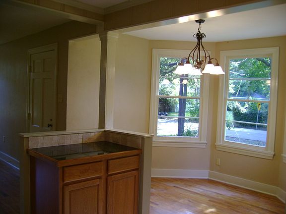 Breakfast Ares w/ Bay Window