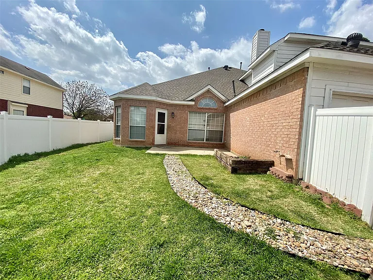 8004 Case Dr — Photo 7