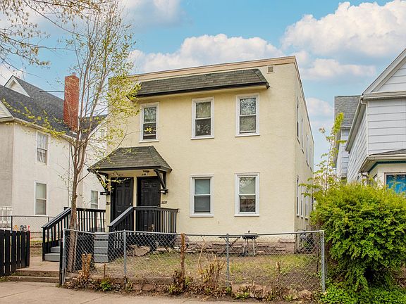 3rd image of 3327 Oakland Ave