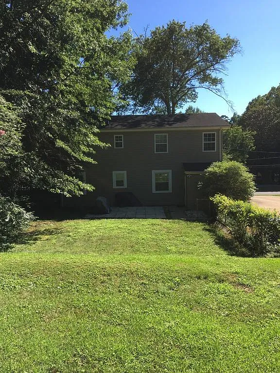 3 bed, 2.5 bath, 1605 sqft, $1,825 — Photo 4