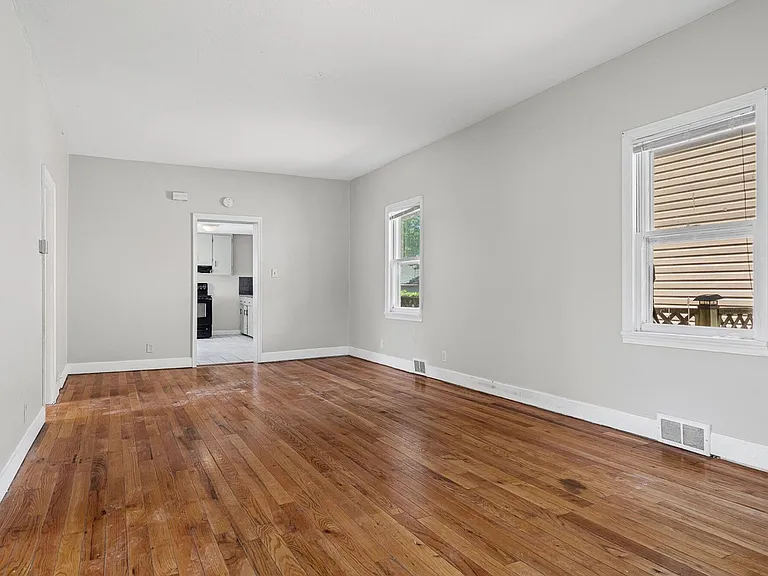 1513 Liberty St — Photo 3