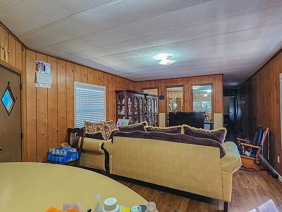 5th image of 404 Paige St