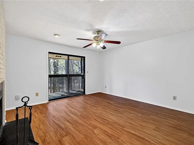 903 Cumberland Ct SE — Photo 5