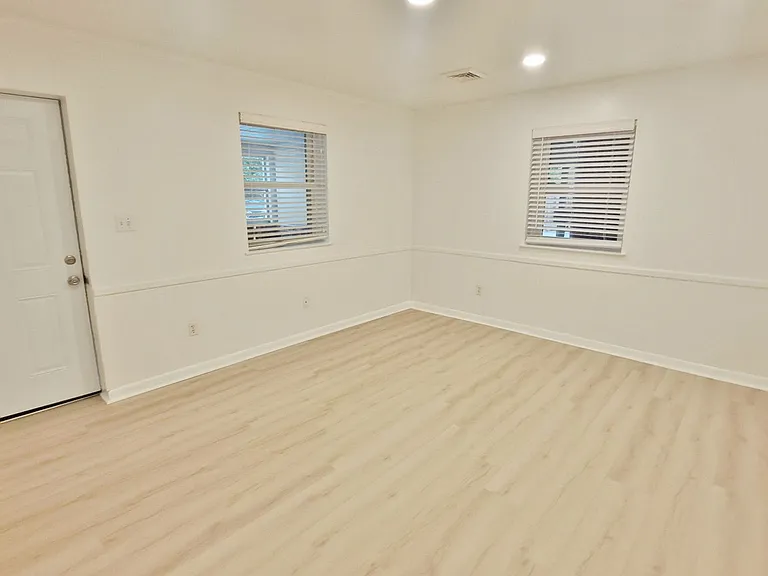 1495 Fairfield Rd — Photo 8