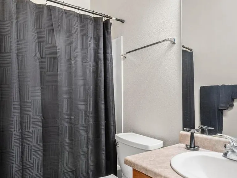 2209 Golden Gate Grv — Photo 4
