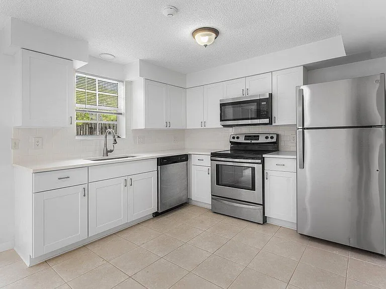 304 Georgian Park Dr — Photo 11