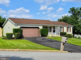 6 Meadow View Dr, Carlisle, PA 17013