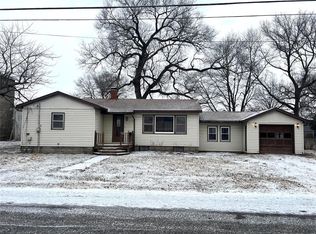 410 N West St, Carlinville, IL