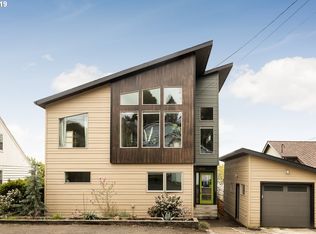 1822 SW Moss St, Portland, OR 97219