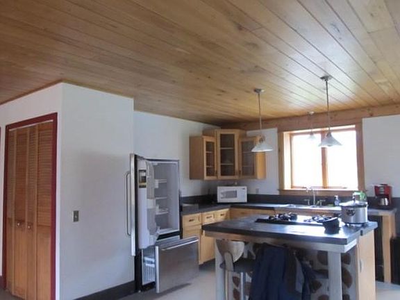 Kitchen, granite coutertops, gas stove top / oven, dish washer, clothes washer / dryer