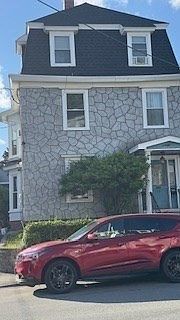 4th image of 22 Howard St