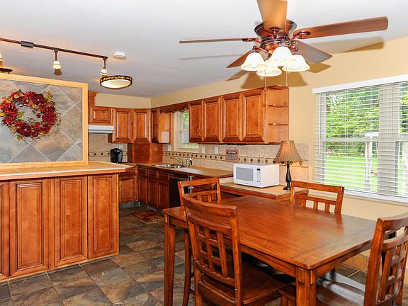 5th image of 634 Greenwood Dr