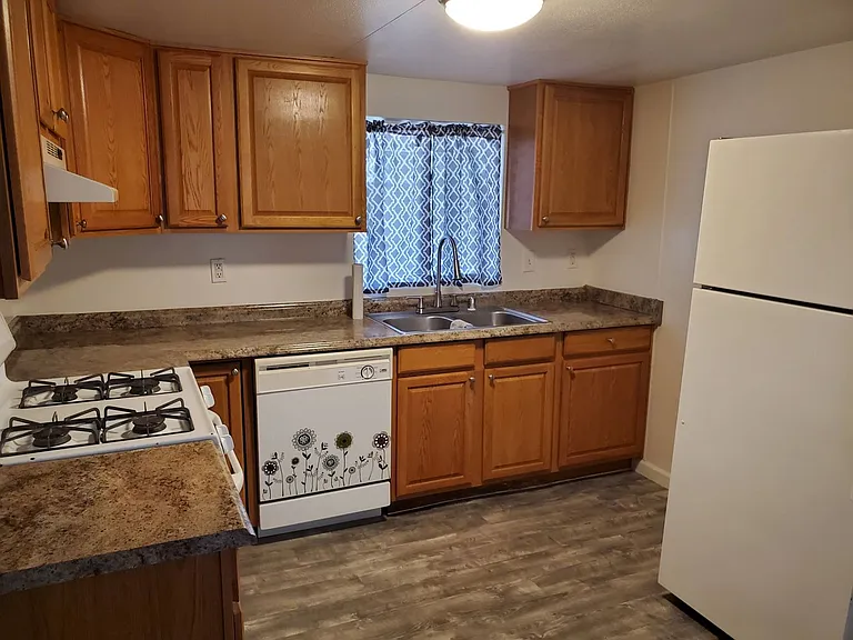 457 Malibu Dr — Photo 6