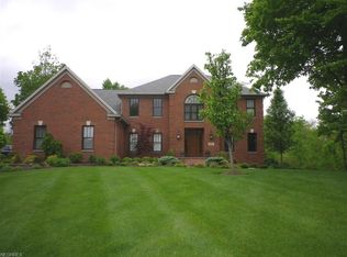 2301 Greenview Dr, Uniontown, OH 44685