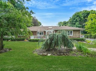 2 Clearbrook Dr, Smithtown, NY 11787