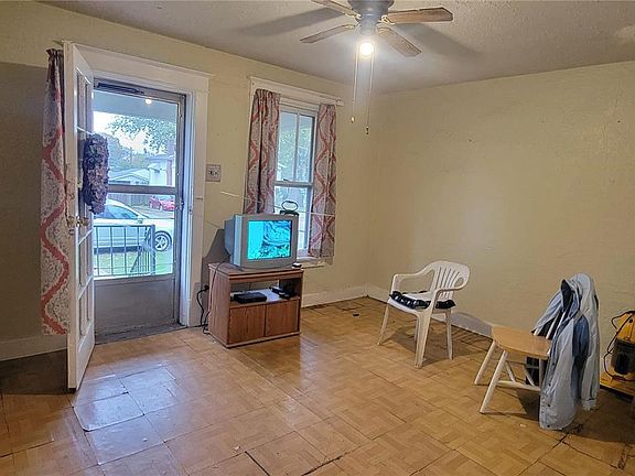 3rd image of 8711 S Grand Ave