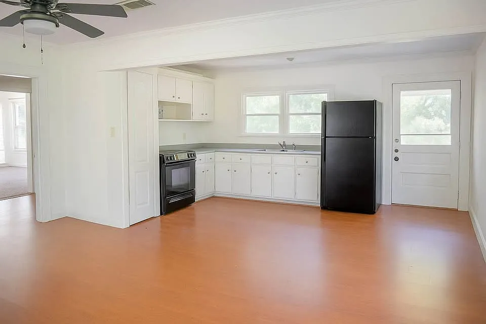 2 bed, 812 sqft, $1,249 — Photo 2