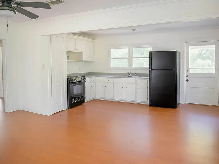 822 25th St SE — Photo 2