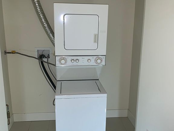 11090 Ophir Drive, Westwood, CA 90024 - IN-UNIT LAUNDRY