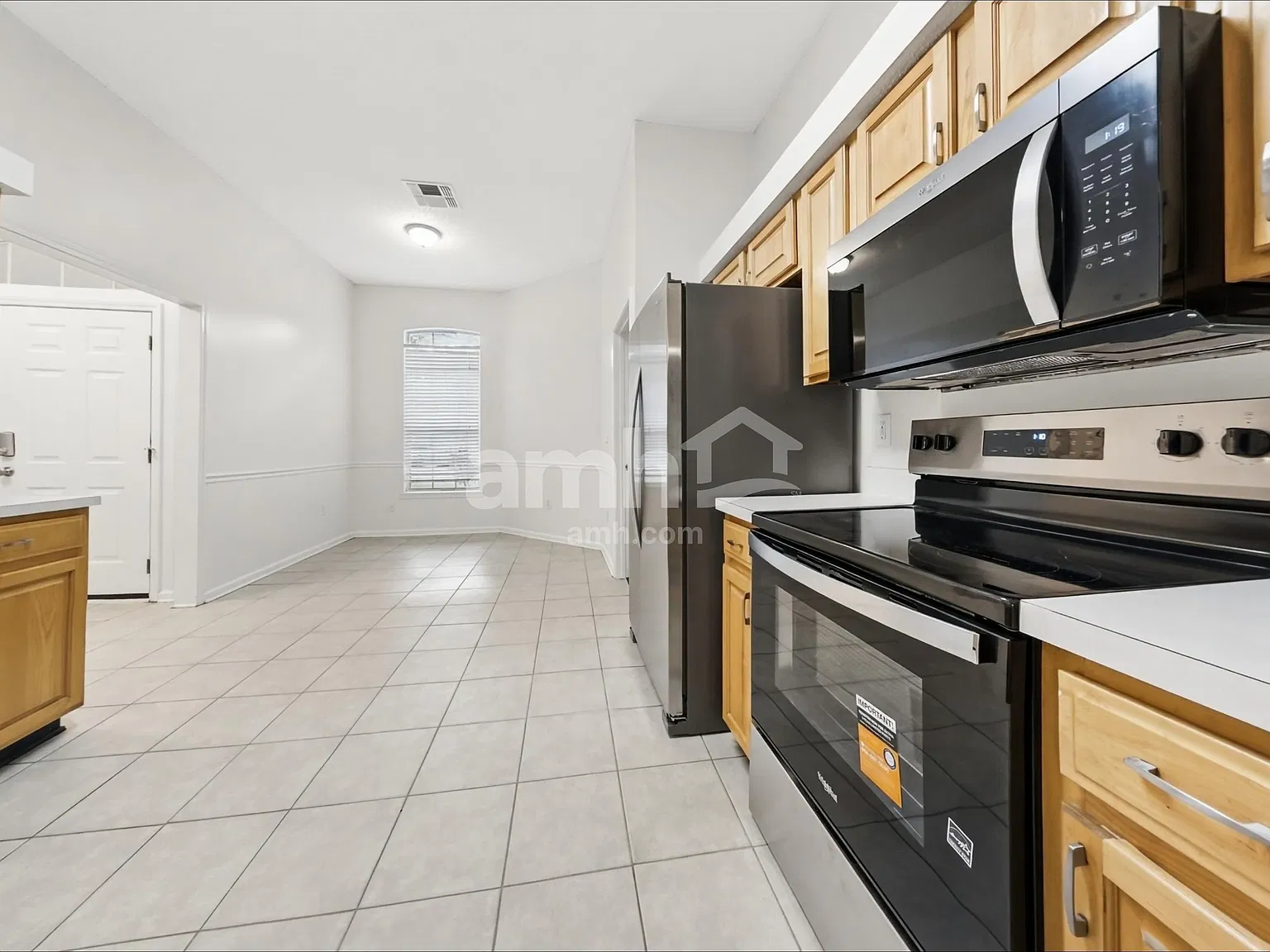 3 bed, 2.0 bath, 1586 sqft, $2,515 — Photo 3