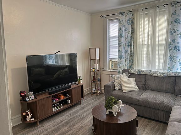 2nd image of 32-34 Halstead St #2