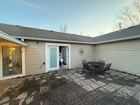 5th image of 32 Chisholm Creek Dr