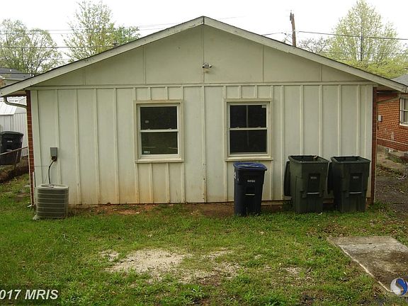 Exterior (Rear)