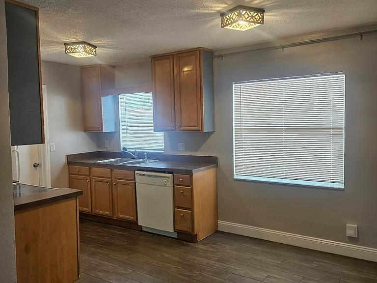 611 S Mills Ave #1 — Photo 7