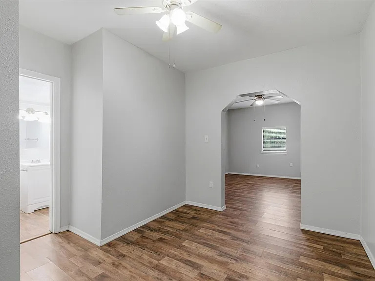127 E Walker St — Photo 1