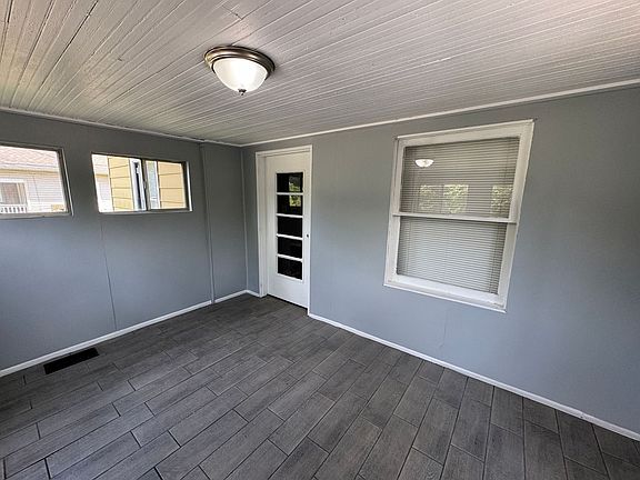 3rd image of 2217 Terrace Ave