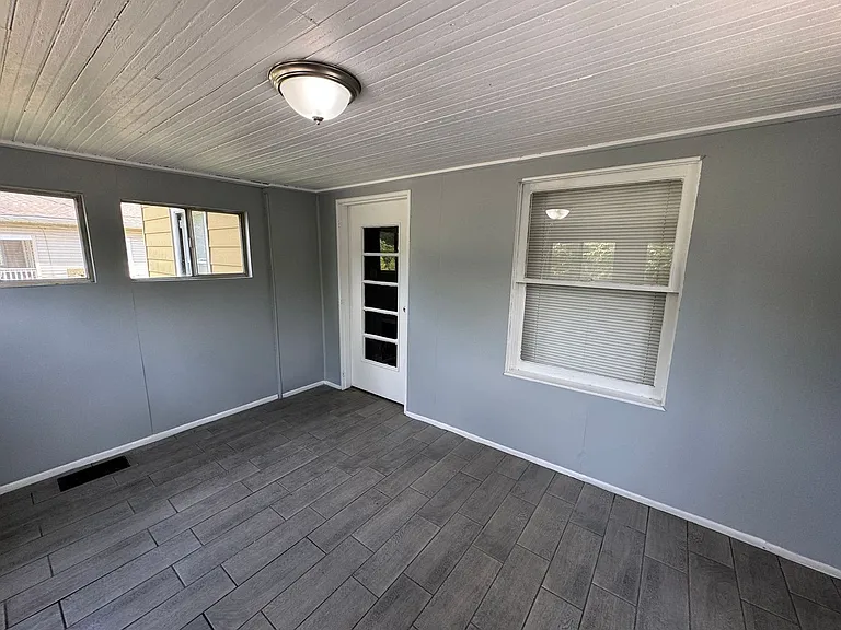 2217 Terrace Ave — Photo 3