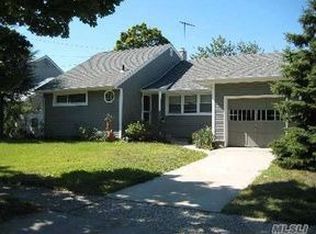 22 Jane Dr, North Babylon, NY 11703