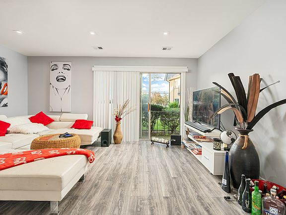 4th image of 4929 W 109th St APT 101