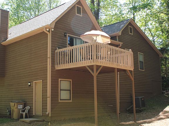 Rear Deck on wooded with a beautiful view for outings and relaxation