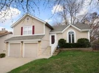 12407 S Seminole Dr, Olathe, KS 66062