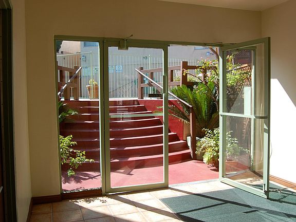 5th image of 2255 N Cahuenga Blvd