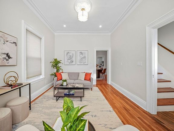 4th image of 26 Spring Garden St