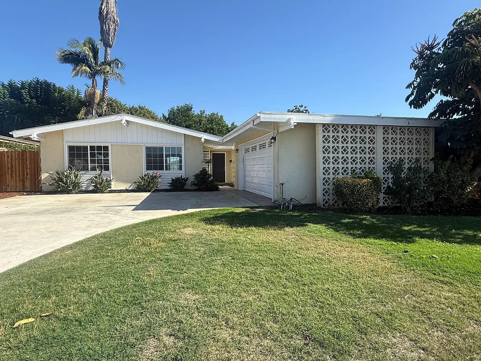 3 bed, 1556 sqft, $4,000 — Photo 1
