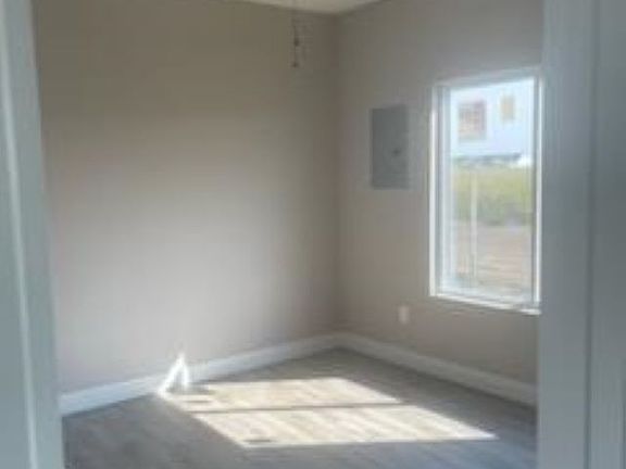 5th image of 5218 N Cypress St