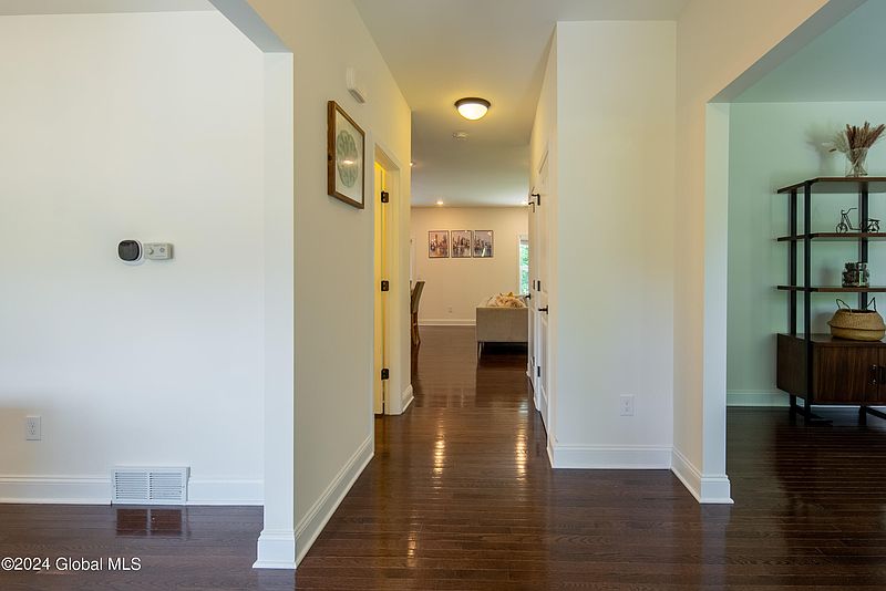 4th image of 5 Mallard Place